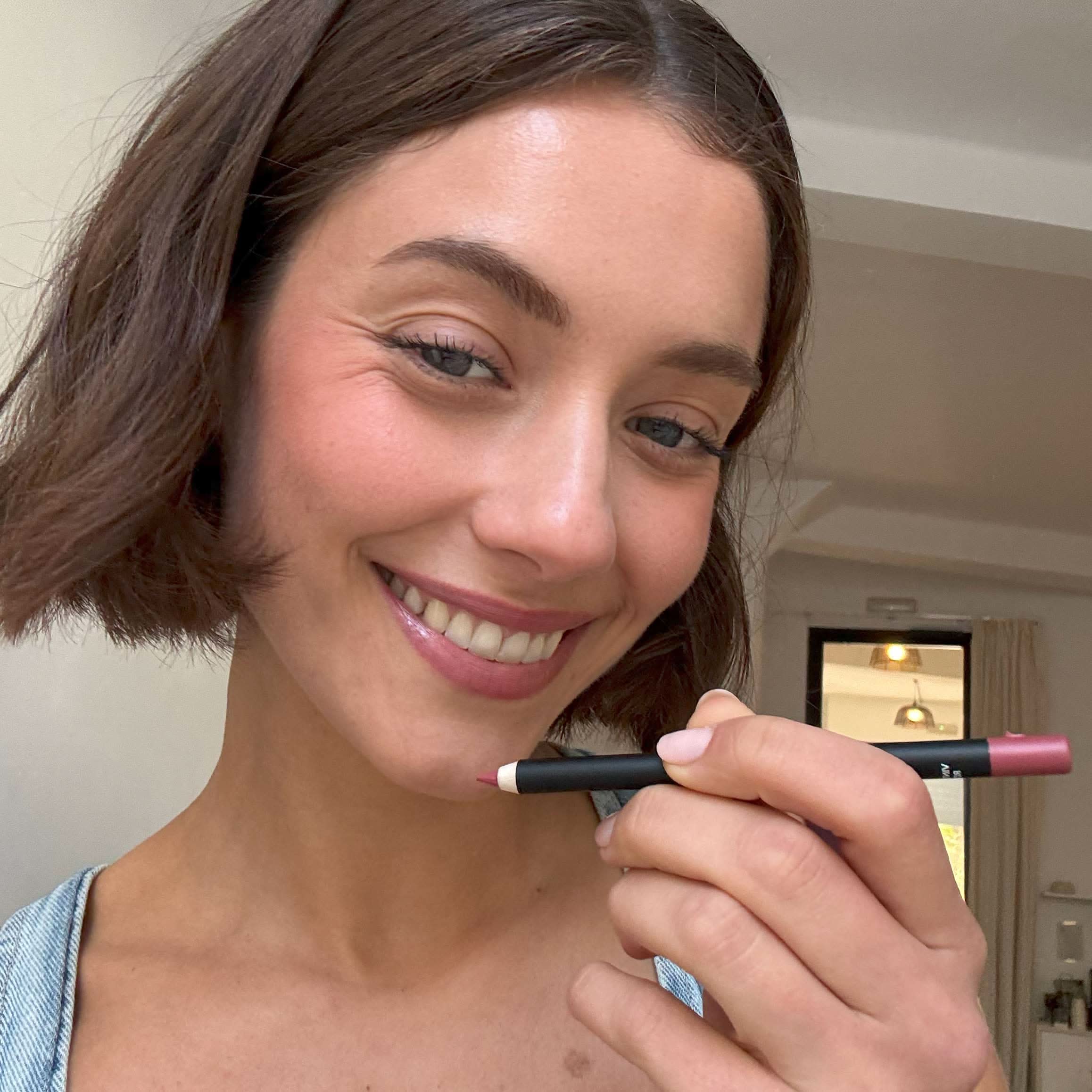 Lápiz de labios Perfilado Sedoso - Image 17