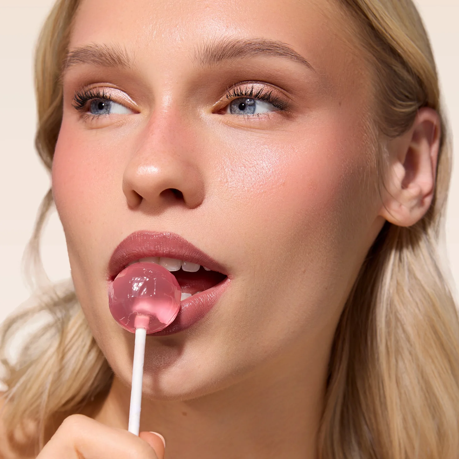Lápiz de labios Perfilado Sedoso - Image 53