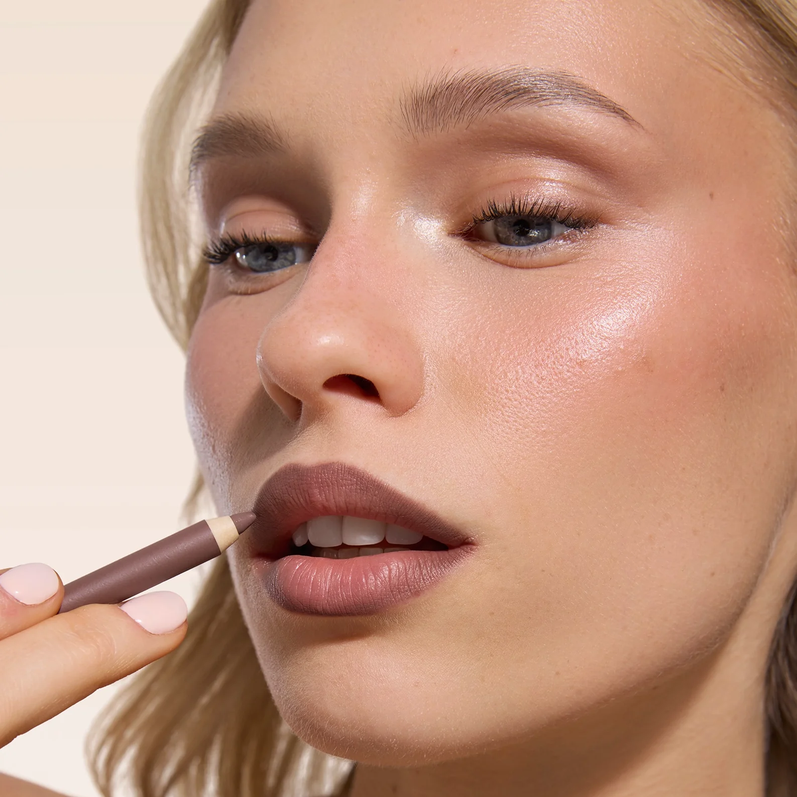 Lápiz de labios Perfilado Sedoso - Image 55