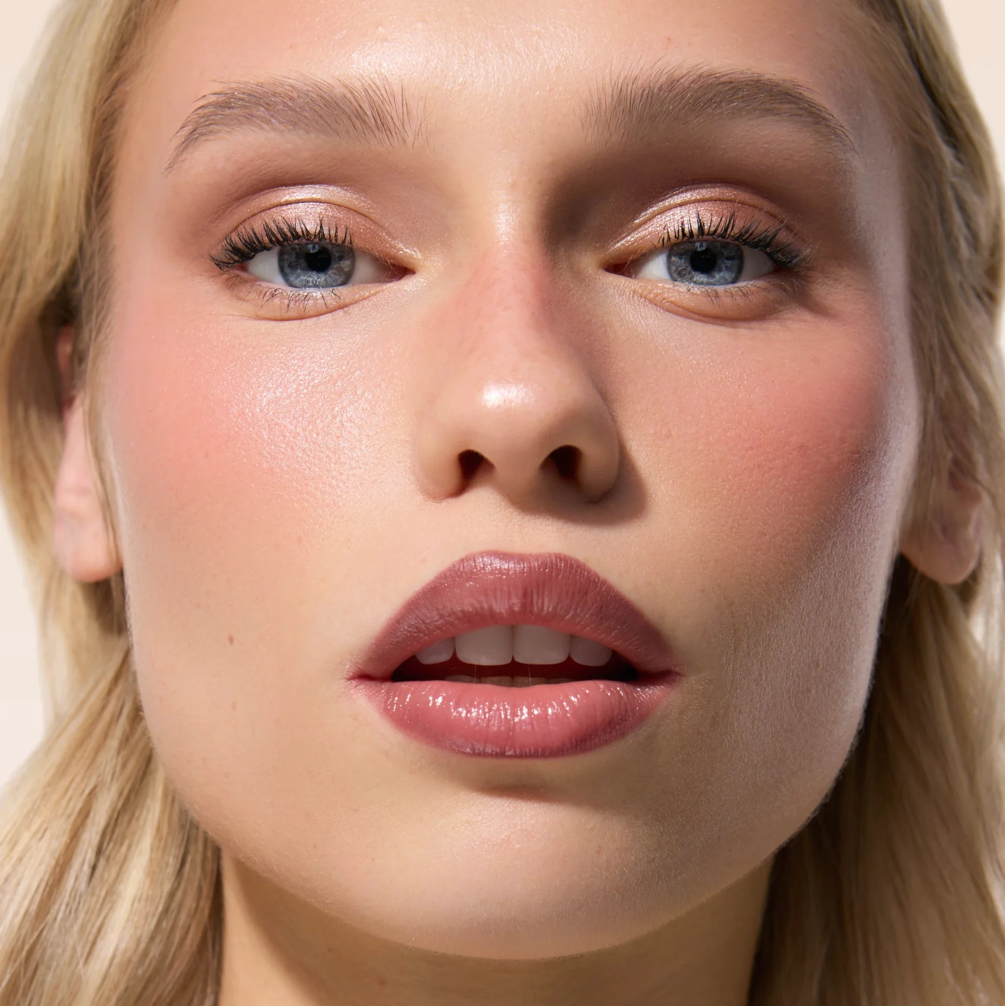 Lip Gloss Melting Plump - Image 9